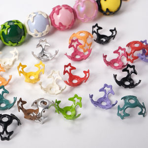 Titulares de flores de estrella de colores emparejados pintura brillante cuentas perforadas <span class=keywords><strong>zapatillas</strong></span> dibujos animados acrílico DIY joyería hebilla pulsera <span class=keywords><strong>material</strong></span> - Product Image 5