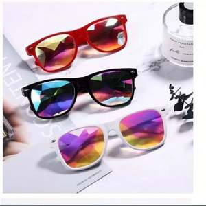 Lunettes de soleil de luxe pour femmes, à verres diffractés, style kaléidoscope carré, pour festivals et soirées, vente en gros - Product Image 1