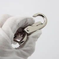 Fermoir pivotant à mousqueton détachable avec remplacement du matériel du sac à vis