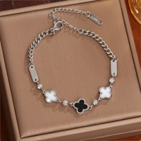 Pulsera Elegante con Dijes de Flores en Aleación Chapada en Oro de 18K y Cadena de Zirconia con Conchas Blancas para Mujer, Ideal para Regalo