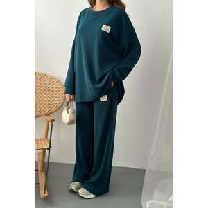 ชุดเสื้อสเวตเตอร์และกางเกงผ้าลูกฟูกคลาสสิกสำหรับผู้หญิง ขายส่ง ชุดเสื้อสเวตเตอร์และกางเกงผ้าลูกฟูกคลาสสิกสีน้ำมัน - Product Image 2