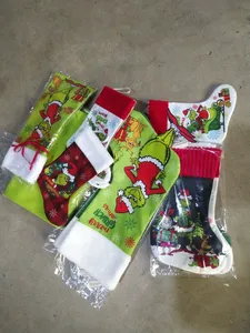 Chaussettes de Noël personnalisées et amusantes, uniques, brodées, vertes, Grinch, pour la décoration de la maison - Product Image 6