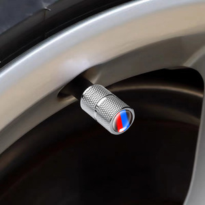 Bouchons de valve de pneu en aluminium antirouille rouge et bleu, avec logo, anti-poussière, filetés, universels, 3 couleurs, durables, compatibles avec BMW, Toyota, Honda - Product Image 2