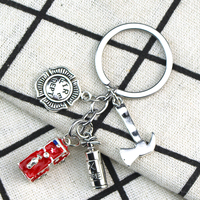 Porte-clés tendance en alliage de zinc en forme de croix de pompier, avec pendentif extincteur, hache et casque de pompier, accessoires pour pompiers