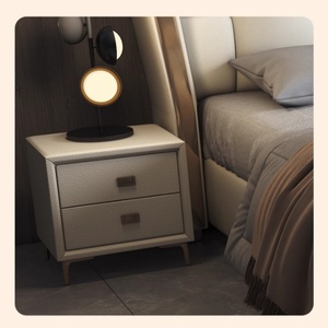 Letto Moderno di Lusso Personalizzabile, Matrimoniale/King-Size, Imbottito in Vera Pelle, con Base in Legno di Pino Massiccio e Contenitore in Schiuma - Product Image 4