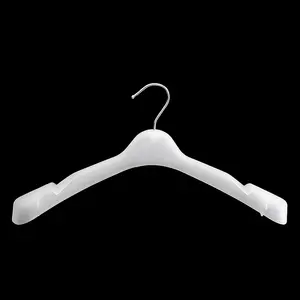 Percha de plástico translúcido para ropa de adultos, Material PP PS de 16 pulgadas, color blanco y negro, precio de fábrica
