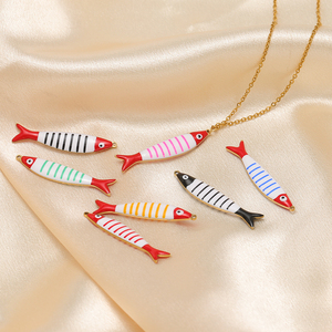 Ciondolo a Forma di <span class=keywords><strong>Pesce</strong></span> Smaltato in Acciaio Inossidabile Placcato Oro 18K, Pendente a Doppio Smalto a Forma di <span class=keywords><strong>Pesce</strong></span>, Accessori per Creazione di Gioielli - Product Image 1
