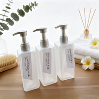 Mattierte und Bernsteinfarbene Quadratische Kunststoff-Pumpflasche 500ml Leerer Behälter für Duschgel Shampoo Körperwaschmittel mit Gold-Silber-Pumpe