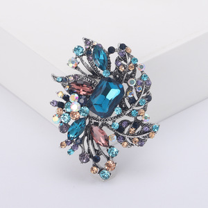 Broche Fleur en Alliage de Cristal et Strass, Bijou Élégant Rétro pour Femme, Plaqué Or, Cadeau de Fête et de Mariage - Product Image 6