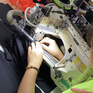 ODM Color sólido Sujetador de yoga cruzado de alta elasticidad y V Back Scrunch Butt Leggings Set Activewear Fitness Wear - Product Image 3