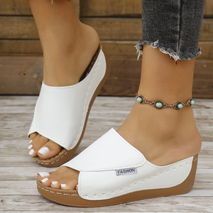 <strong>Women's</strong> Stylish <strong>Wedge</strong> Soft Soled slippers <strong>Comfortable</strong> Open Design with Simple Stylish Casual Summer Sandals