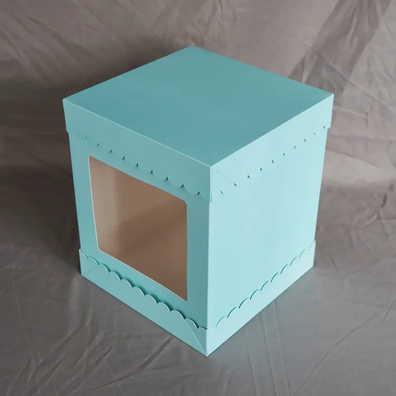 स्टॉक में गर्म बिक्री जन्मदिन लंबा पारदर्शी पैकेज साफ़ प्लास्टिक केक बॉक्स स्कैलप्ड विंडो के साथ साफ़ नीला लंबा केक बॉक्स