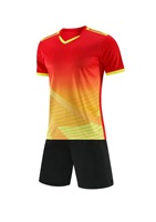 En stock vente en gros uniformes de football pour enfants maillot de football court respirant à séchage rapide équipe d'entraînement de jeu vêtements de football personnalisés
