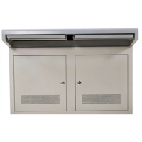 Console de travail pour deux personnes pour salles de surveillance, 1200*900*750mm ; Poste de travail de bureau incurvé sur mesure pour centres de commandement.