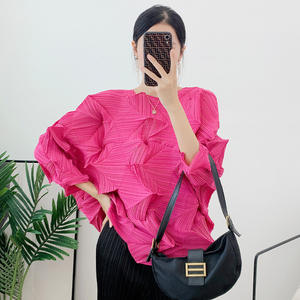 Camiseta de Diseño Irregular con Pliegues, Ecológica, Transpirable y de Secado Rápido para Mujer, Corte Regular, Estilo Casual, Tallas Grandes - Product Image 1