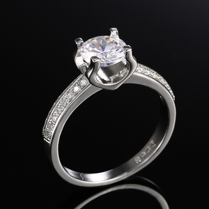 Elegante Anello Circolare alla Moda con Accento Minimalista Scintillante, Gioiello da Donna, Regalo, Anello Statement - Product Image 4