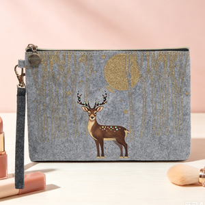 Bolsa de Maquillaje Navideña Estética con Diseño de Ciervo Dorado, Bolsa de Aseo Ecológica de Fieltro para Regalos de Fiesta Navideña, Personalizable - Product Image 1