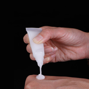 Envase de Plástico Vacío Personalizado y Económico para Cosméticos, Tubo Suave Blanco para Lápiz Labial Líquido, 5ml/8ml/10ml/15ml, Brillo Labial, Certificado ISO - Product Image 3