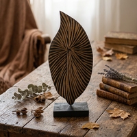 Sculpture en bois en forme de feuille, texture rayonnante effet soleil, art en bois carbonisé, style zen moderne, décoration intérieure, ornement abstrait flamme
