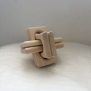 Catena di legno decorativa per tavolino e mensola |   Scultura Artigianale in Legno Naturale con Nodi, Arco Rustico Moderno per Arredamento - Product Image 1