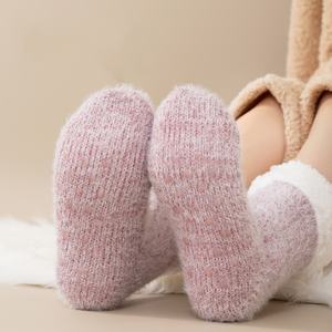 Chaussettes d'<span class=keywords><strong>hiver</strong></span> en fourrure de vison antidérapantes pour adultes Chaussettes de couchage épaisses en peluche pour femmes - Product Image 3