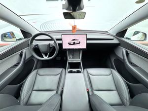 <span class=keywords><strong>Tesla</strong></span> <span class=keywords><strong>Model</strong></span> Y 2025 d'occasion, véhicule électrique SUV, 593 km, propulsion arrière, 0-100 en 5,9 s, écran 15,4 pouces, pour vente en gros aux concessionnaires - Product Image 5