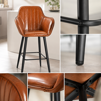 Tabouret de bar moderne en similicuir cognac de luxe à dossier haut côtelé avec pieds en métal noir pour îlot de cuisine