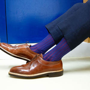 Chaussettes habillées en coton jacquard pour hommes, de haute qualité, personnalisées, à rayures bicolores, résistantes à la chaleur, respirantes et antibactériennes - Product Image 4