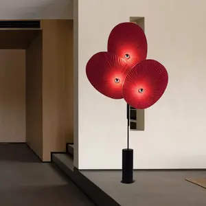 مصباح ثاب للأرضية من الحديد الأسود ديكورات إضاءة داخلية لغرفة المعيشة تصميم لامع جديد زهرة حمراء