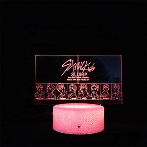 ไฟกลางคืน 3 มิติ วง Stray Kids นักร้องชายชาวเกาหลี JYP พร้อมรีโมทควบคุมสีสันสดใส - Product Image 4