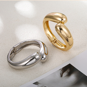 Nueva Moda 2025 Pulsera de Oro de 18K al por Mayor, Diseño Minimalista Grueso Punk con Forma de Lágrima, Brazalete Grande de Primavera - Product Image 3
