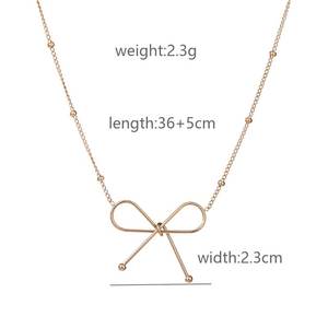 Collier tendance de luxe en acier inoxydable plaqué or 18 carats pour femmes - Product Image 4