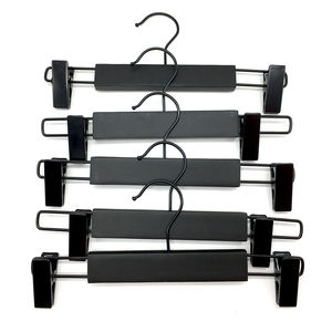 Cintres en bois de haute qualité avec logo – Cintres pour vêtements d'enfants en bois, très demandés, en promotion - Product Image 2