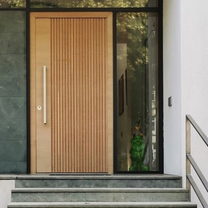 Porte d'entrée moderne résidentielle Porte pivotante avant en bois massif Porte d'entrée design à lamelles verticales - Product Image 6