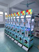 Mini máquina de garras de diseño delgado, operada con monedas, dispensadora de pequeños premios con iluminación LED para clubes, centros comerciales y salas de juegos.