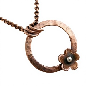 Collar de Cobre Hecho a Mano de Primera Calidad, Diseñado para un Uso Cómodo y como Accesorio de Moda Diaria con Estilo - Product Image 1