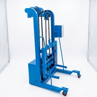 Chariot élévateur industriel mobile électrique à entraînement par chaîne, capacité 500 kg, pour bennes à déchets et conteneurs, avec fonction de basculement et levage, commande à une touche