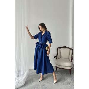 Ensemble élégant pour femme en lin et coton bleu marine avec veste à volants ceinturée et jupe froncée, manches trois quarts, respirant - Product Image 4