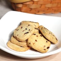 OEM 110g Kue Teh Matcha Rasa Cranberry Buatan Tangan yang Dipanggang Renyah Rendah Garam Rendah Lemak Kemasan Kotak Camilan
