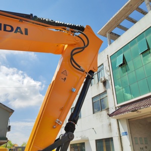 รถขุดไฮดรอลิกมือสอง Hyundai 22 ตัน รุ่น R220LC-9S สภาพเหมือนใหม่ ราคาถูก ปี 2022 เครื่องยนต์ เกียร์ ปั๊ม - Product Image 3