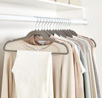 Cintres en velours antidérapants et peu encombrants pour la vente en gros aux fournisseurs de vêtements
