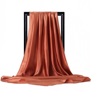 Sciarpa in <span class=keywords><strong>Seta</strong></span> a Tema Nautico Rosso Bianco e <span class=keywords><strong>Blu</strong></span>, <span class=keywords><strong>Foulard</strong></span> Quadrato in Raso con Stampa Ancora per Donna, Grande Hijab alla Moda, Copricollo - Product Image 2
