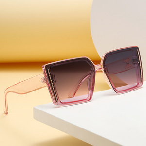 Gafas de sol de gran tamaño a la moda para mujer, montura de PC con protección UV400, gafas de sol de clase 2, color tofu, estilo urbano - Product Image 1