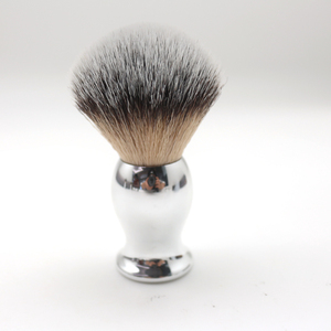 NOUVEAU <span class=keywords><strong>Brosse</strong></span> à raser pour hommes en poils synthétiques <span class=keywords><strong>vegan</strong></span> avec manche en plastique et placage argenté, marque privée - Product Image 5