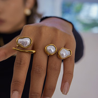 À la mode Dames Mode Géométrie Irrégulière Ovale Imitation Baroque Perle Anneau Haut De Gamme En Acier Inoxydable Bijoux