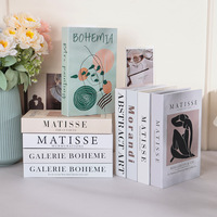 Décoration d'intérieur moderne et minimaliste : Ornement illustré bohème sur le thème des plantes/fleurs, idéal pour les salles modèles et hôtels.