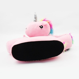 Pantoufles d'intérieur en peluche d'hiver antidérapantes de haute qualité, pantoufles mignonnes en forme de licorne personnalisées pour femmes - Product Image 5