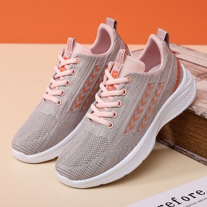 Zapatillas deportivas transpirables para mujer, modelo 2026, con parte superior de malla acanalada, suela suave, calzado informal y moderno - Product Image 3