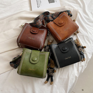 <span class=keywords><strong>Sac</strong></span> à bandoulière rétro en similicuir <span class=keywords><strong>marron</strong></span> pour femme avec breloque lapin, <span class=keywords><strong>sac</strong></span> à main décontracté et polyvalent - Product Image 6