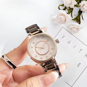 Reloj de Mujer al por Mayor en Oro Rosa con Marcadores de Diamantes, Esfera con Números Arábigos, Correa de Acero Inoxidable, Elegante Reloj de Cuarzo para Damas - Product Image 5